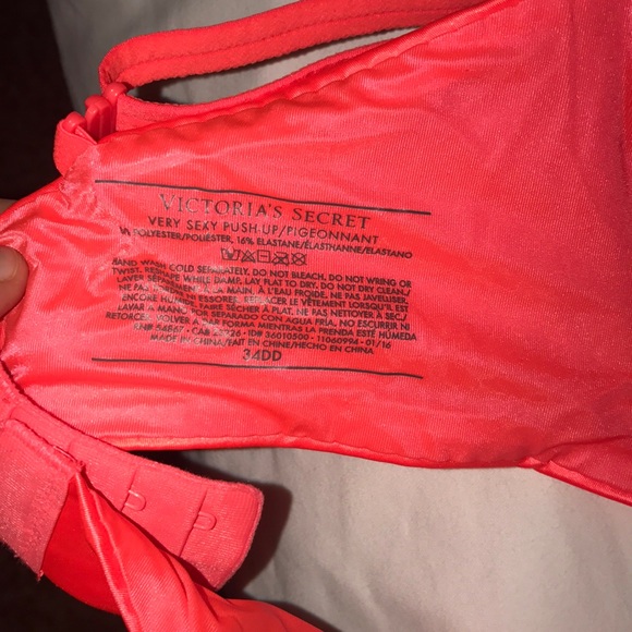 Victoria's Secret very sexy push-up bra - Picture 2 of 3